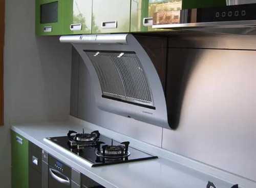 侧吸油烟机离灶台一般多高?标准安装高度指南