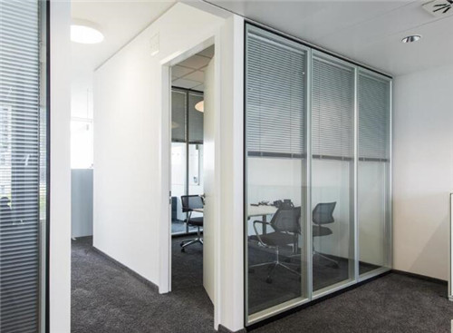 玻璃隔断多少钱一平方？有哪些核心优势值得关注？